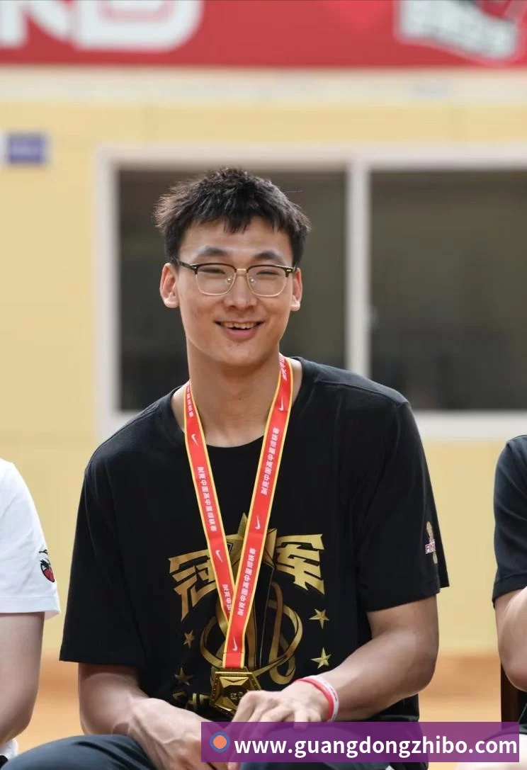 Ai-Mini体测小站 基于人体骨骼姿态识别算法的自助式AI运动产品。满足“教会、勤练、常赛”